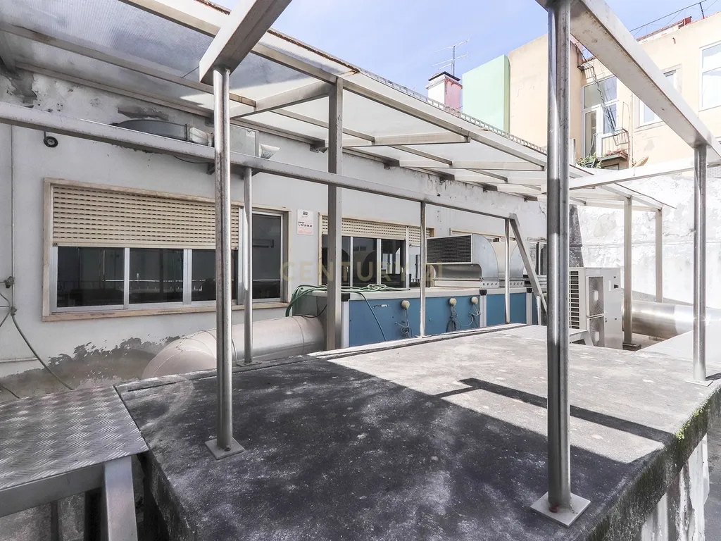 Serviços ou Habitação na Estefânia - Image 22