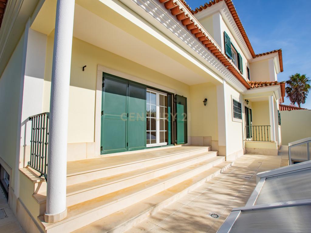 Moradia isolada na Areia , com 627 m2 de área total, piscina e jardim. - Image 26