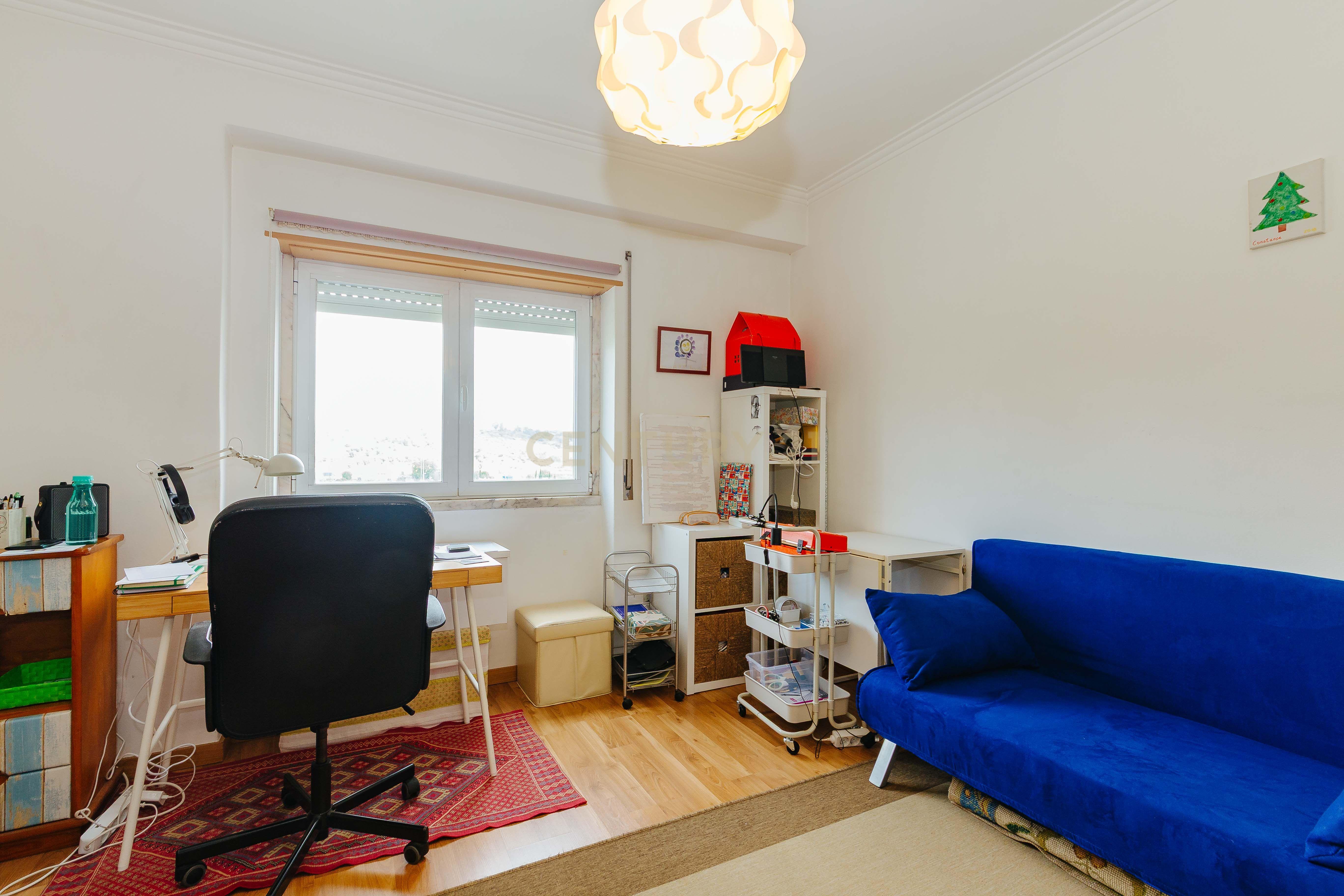 Apartamento T3 com 119 m² em Alfornelos – Remodelado, 2 WC, facilidade de estacionamento e proximidade à estação do Metro - Image 14