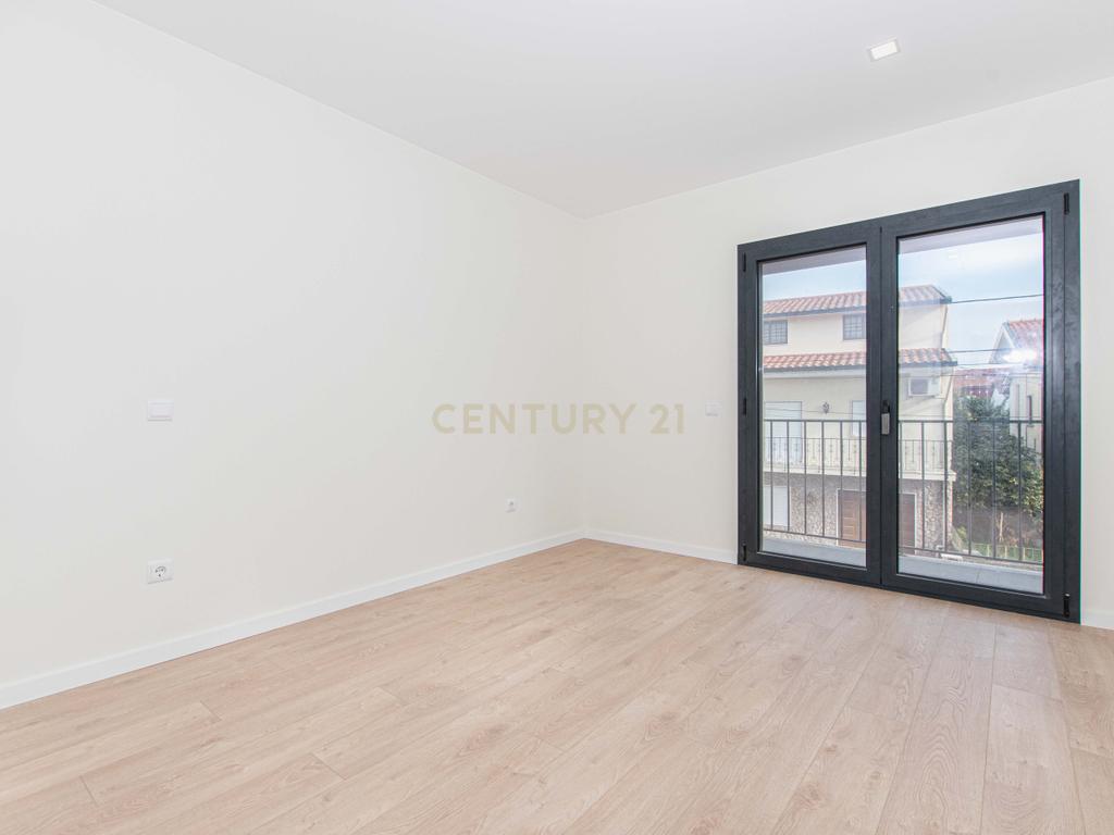 Moradia Geminada nova construção T4+1 com rooftop e masterbox (Coimbra) - Image 2