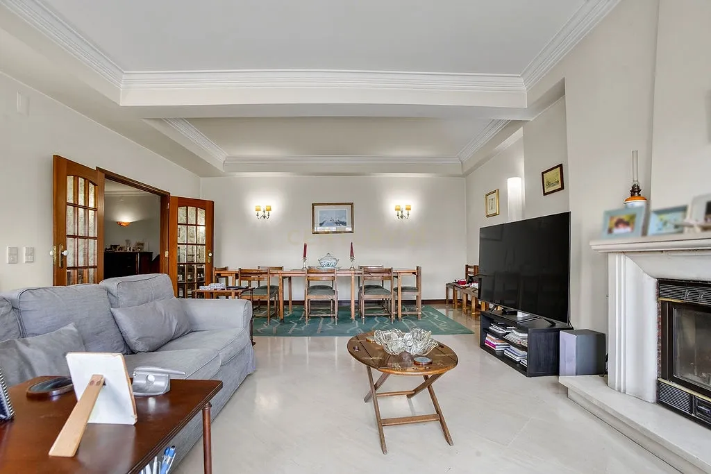 Apartamento Moderno em Campo Grande, Lisboa - 4 Quartos e Vista Panorâmica - Image 12