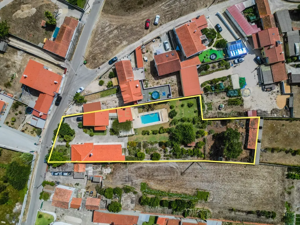 Moradia térrea T3+T0 com piscina, garagem e terreno com 2.257 m², no Ervedal, em Quiaios - Image 68