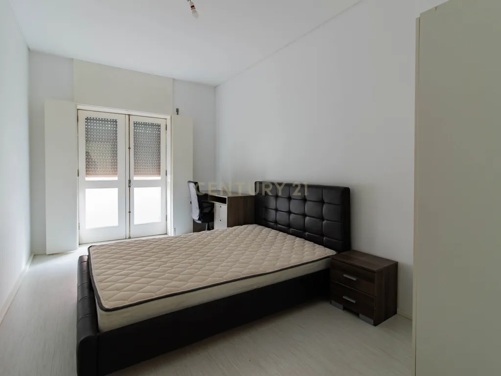 Apartamento T3 na Rua Doutor António José de Almeida 28, Coimbra, Portugal - Image 9