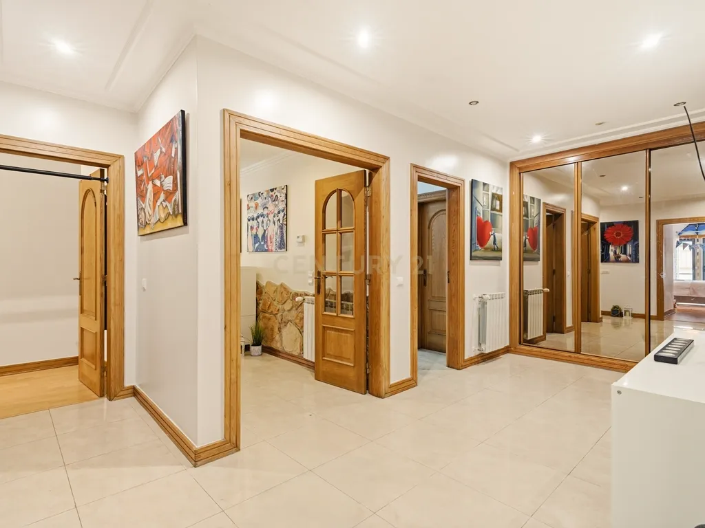 Apartamento T3 com terraço privativo, churrasqueira, zona de refeição e forno a lenha — Venda do Valador, Venda do Pinheiro - Image 11