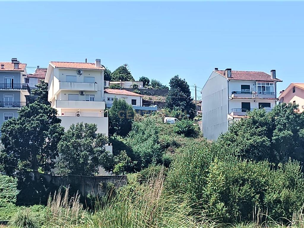 Lote para construção de moradia com 3 frentes perto do Freixo em Valbom, Gondomar, Porto - Image 2