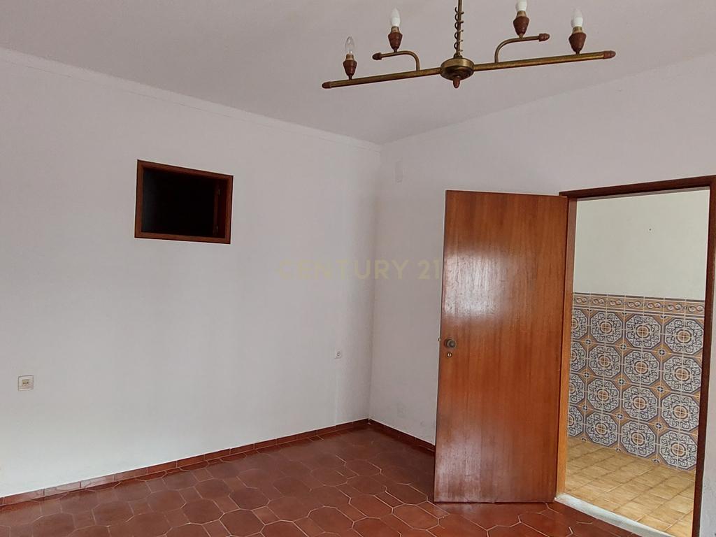 Moradia T3 com Pátio em Portalegre - Oportunidade Única! - Image 2