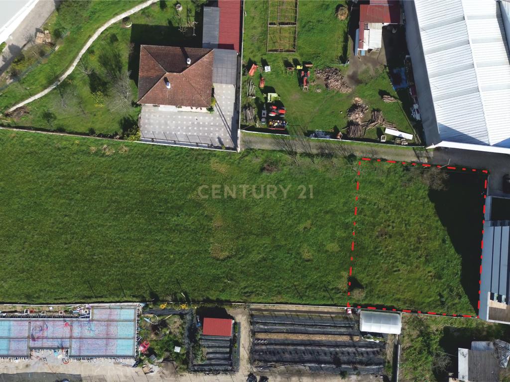 TERRENO PARA/CONSTRUÇÃO EM ALTURA (PIP PARA 6 APARTAMENTOS DE TIPOLOGIA T3 OU 8 APARTAMENTOS DE TIPOLOGIA T2) JUNTO AO CONTINENTE E AO PARQUE DA CIDADE - REBORDOSA, PAREDES - Image 1