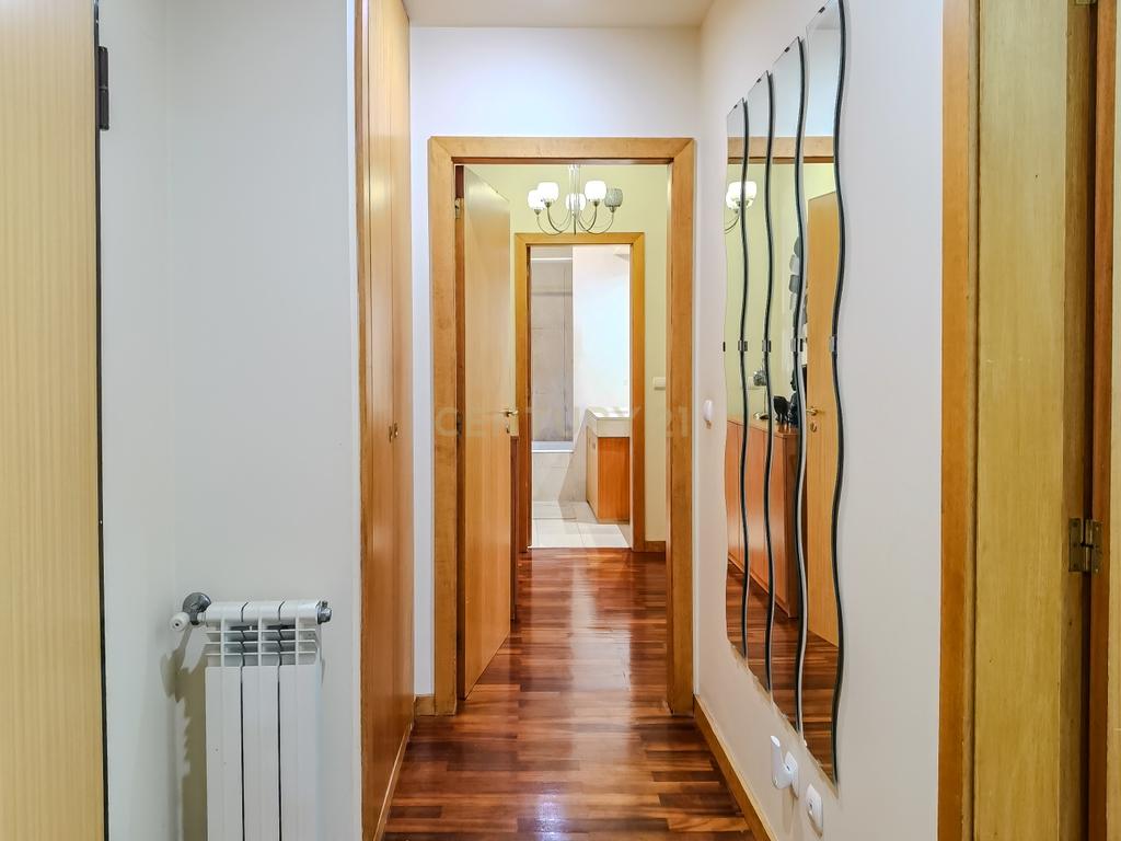 Apartamento T2 em Gondomar com Elevador e lugar de Garagem - 90m² - Image 2