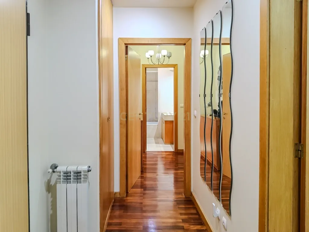 Apartamento T2 em Gondomar com Elevador e lugar de Garagem - 90m² - Image 2