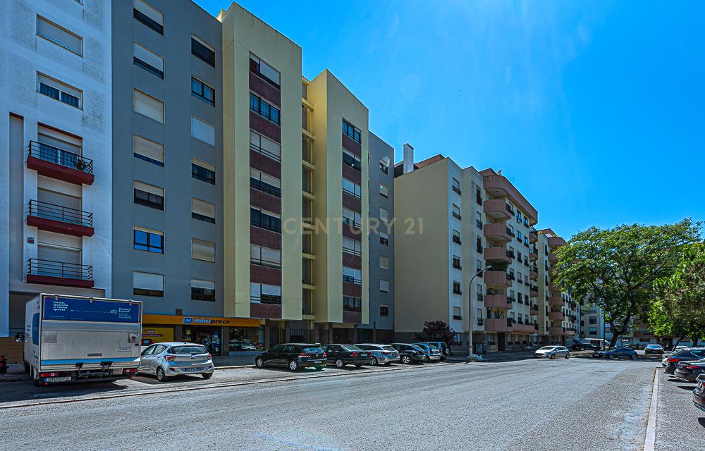 Apartamento de 4 assoalhadas em Zona Premium c/ 122m2 VANICELOS - SETUBAL - Image 7