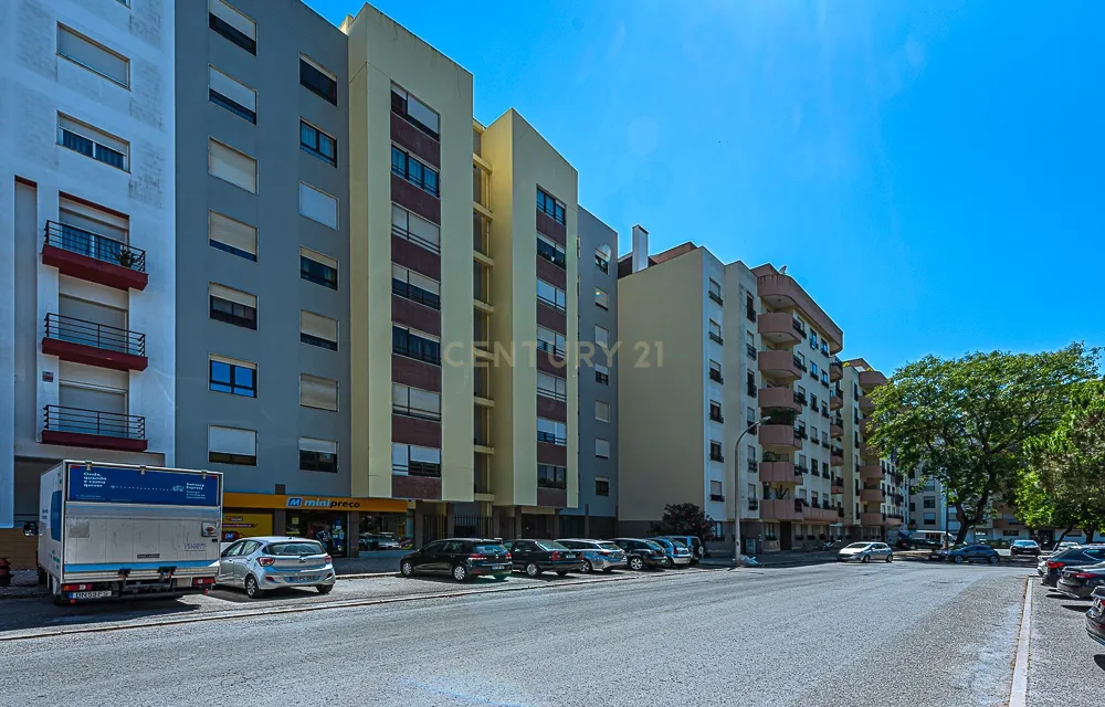 Apartamento de 4 assoalhadas em Zona Premium c/ 122m2 VANICELOS - SETUBAL - Image 7