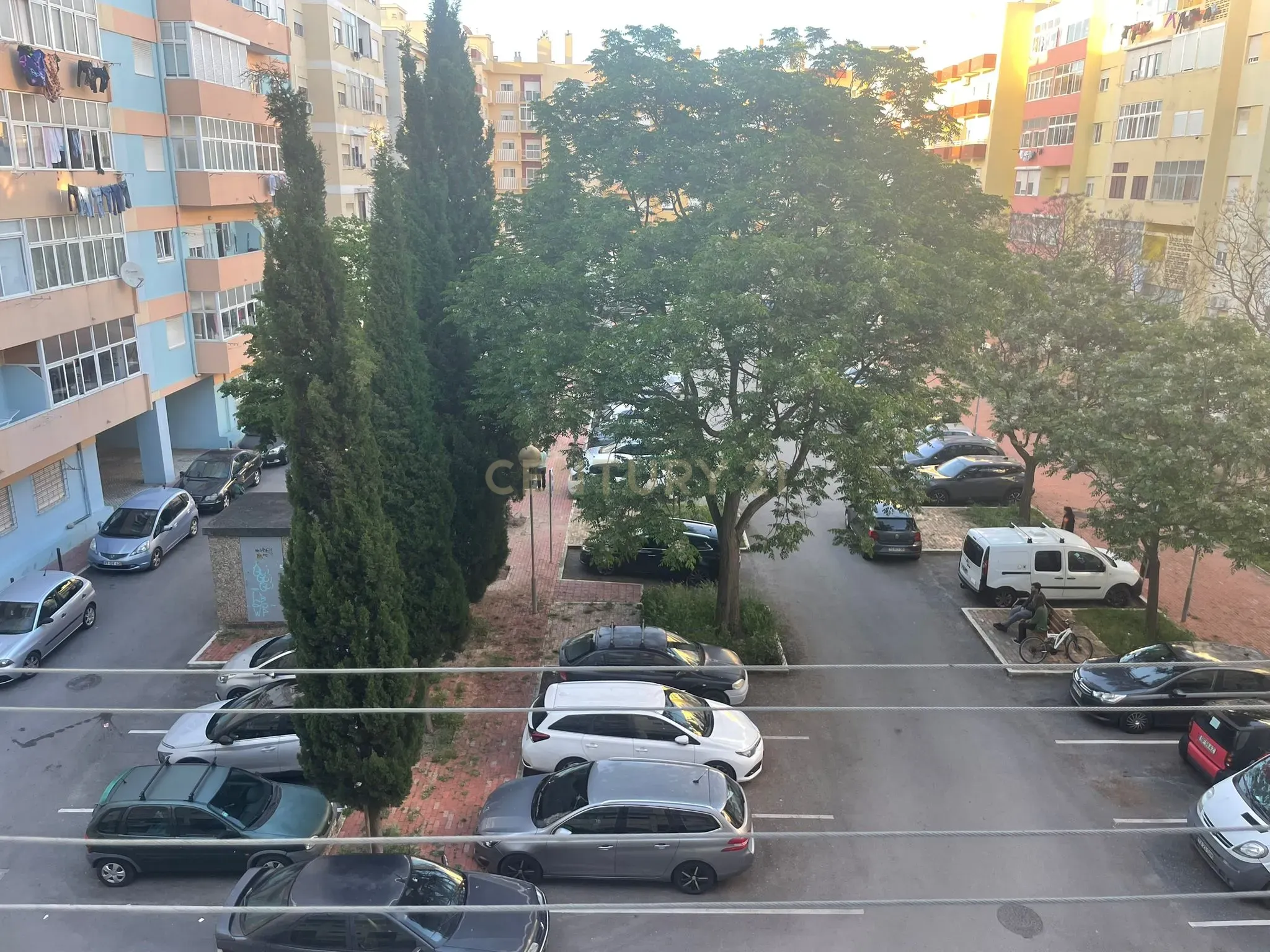 T2 renovado na Praça do Brasil - no centro de Setúbal - Image 22