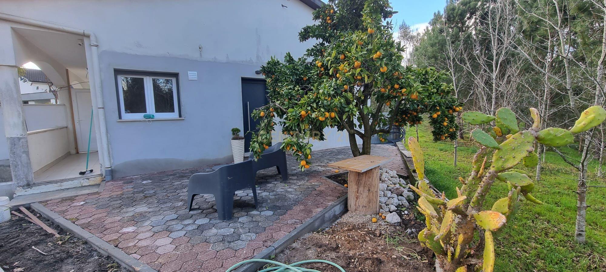 Fotografia 12 de Oportunidade: Moradias T4 + T2 + T1 com piscina e licença de AL