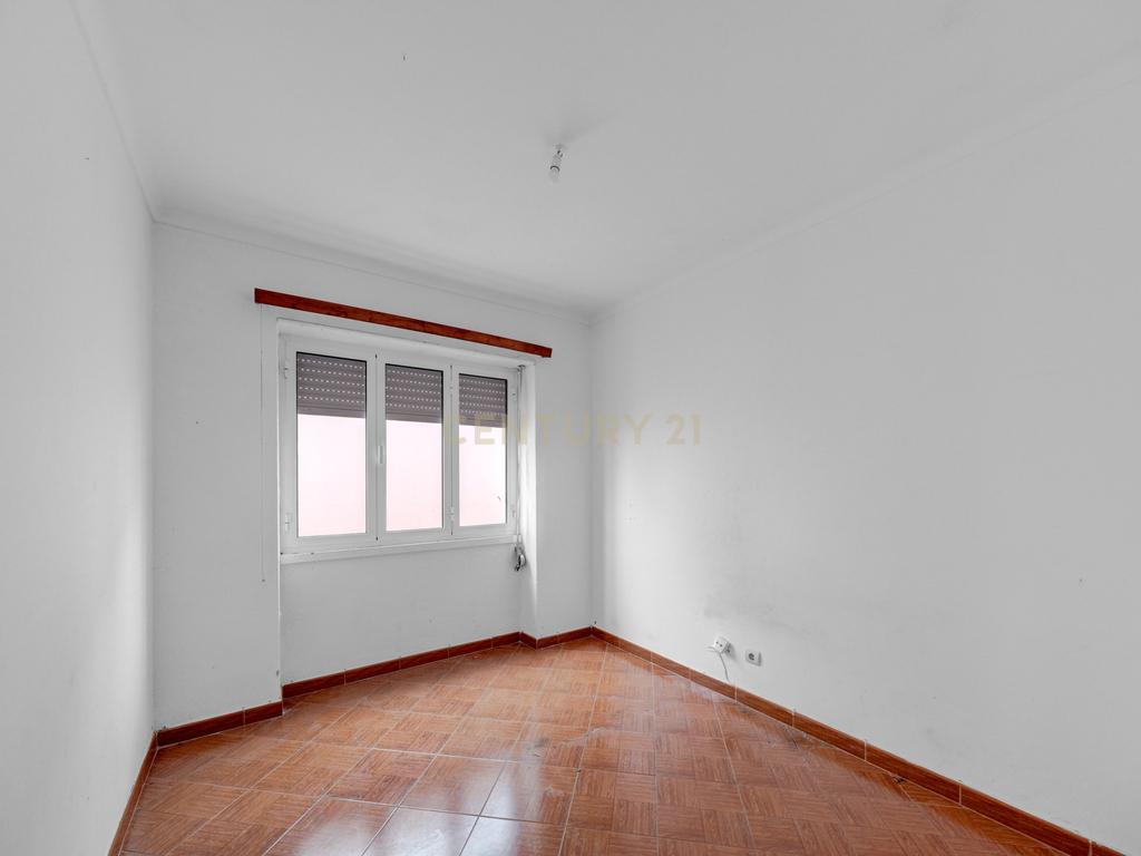 Apartamento T2 para recuperação em zona histórica de Angra do Heroísmo - Oportunidade Única! - Image 6