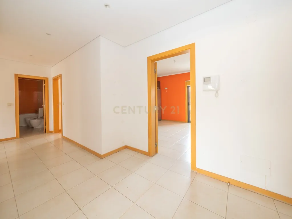 Apartamento T3 com Duas Varandas e Dois Lugares de Estacionamento, na Vila Serena, Pinhal Novo - Image 16