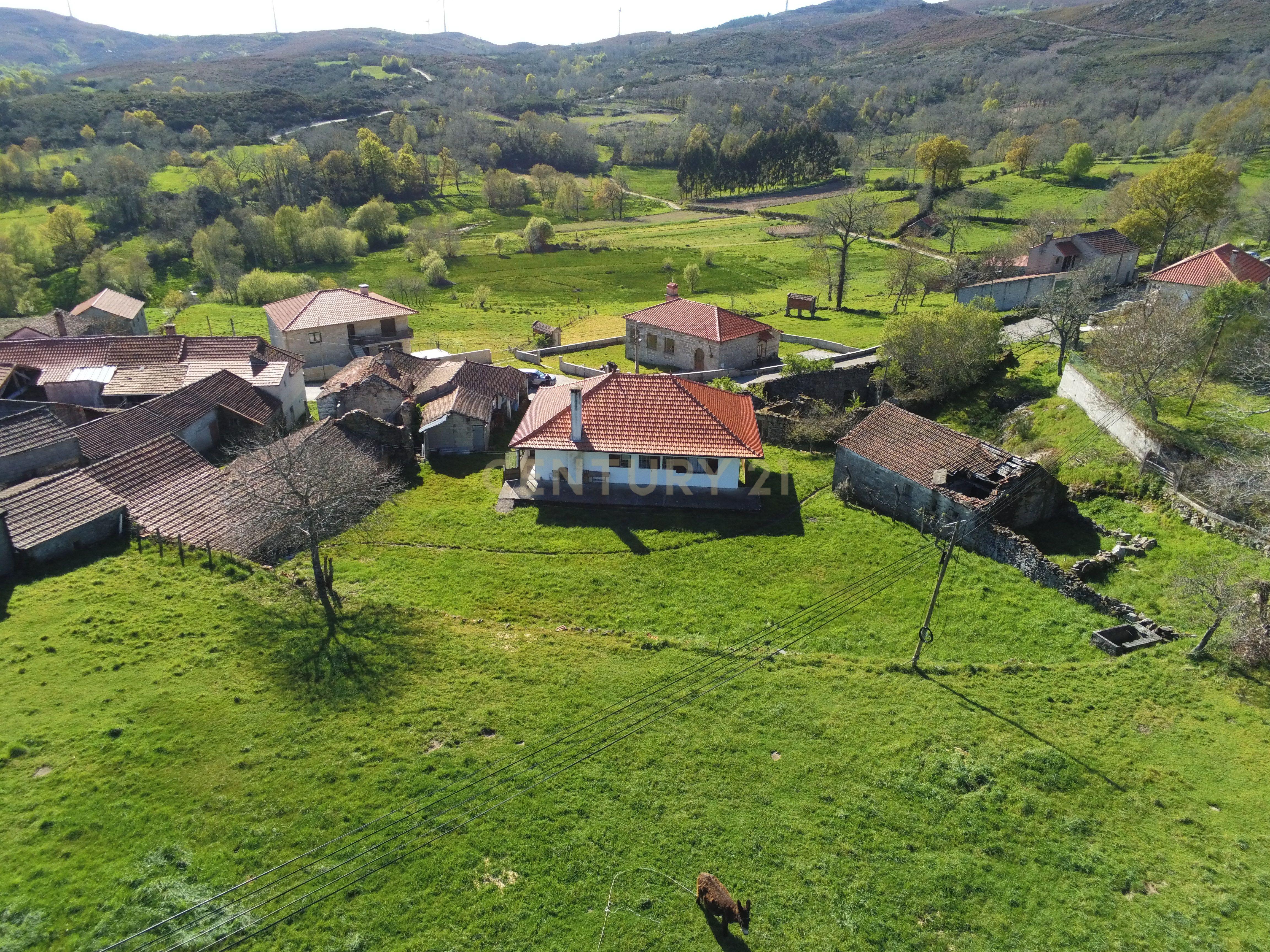 Casa pronta a habitar com garagem e terreno – a 2 km do Rio Rabagão - Image 10