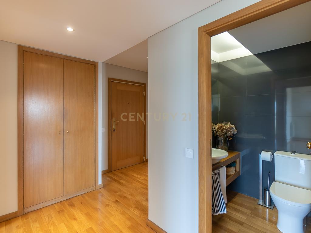 Apartamento T2 para Arrendamento em Lordelo do Ouro, Porto - Image 19