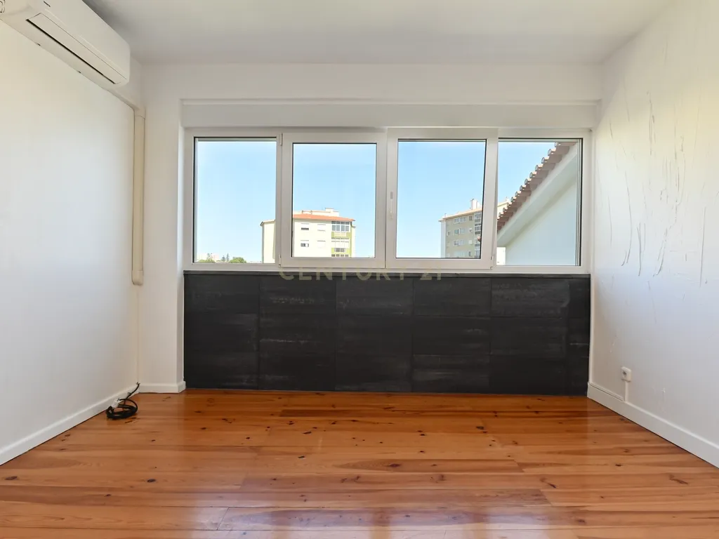 T2 - Carcavelos (Cascais) - Totalmente remodelado e equipado - Image 13