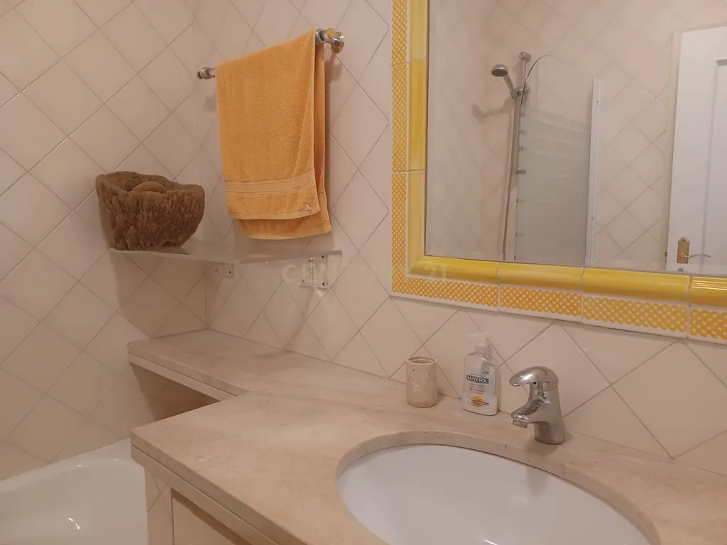 Apartamento T3 em Cascais com Vista Mar - Image 20