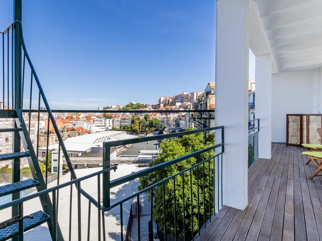 Apartamento T3 com charme lisboeta e vista sobre a cidade - Image 14