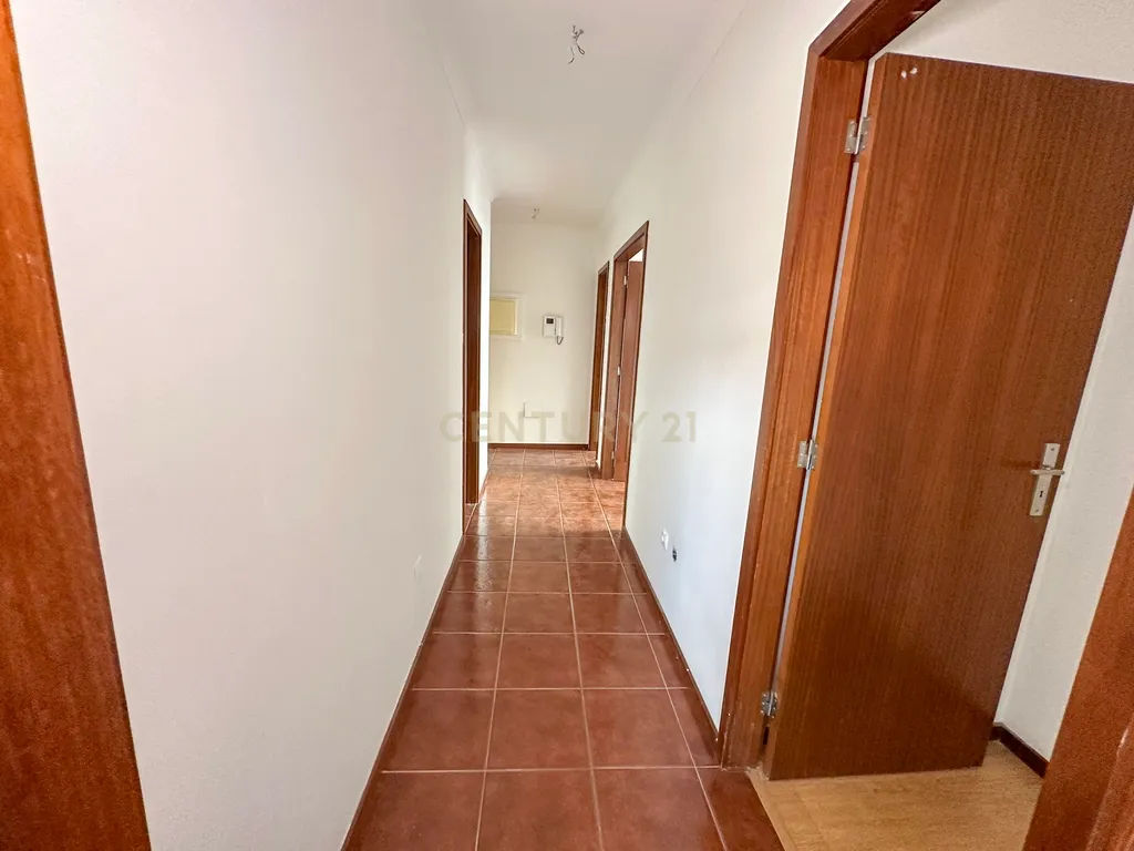 T2 ultimo piso junto ao centro- paredes - Image 6