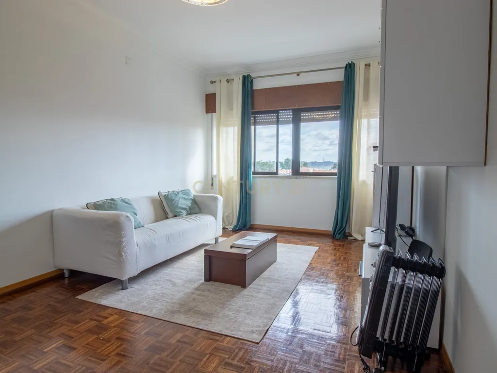 Apartamento T3 com Varanda na Quinta do Conde – 3º Andar - Image 4