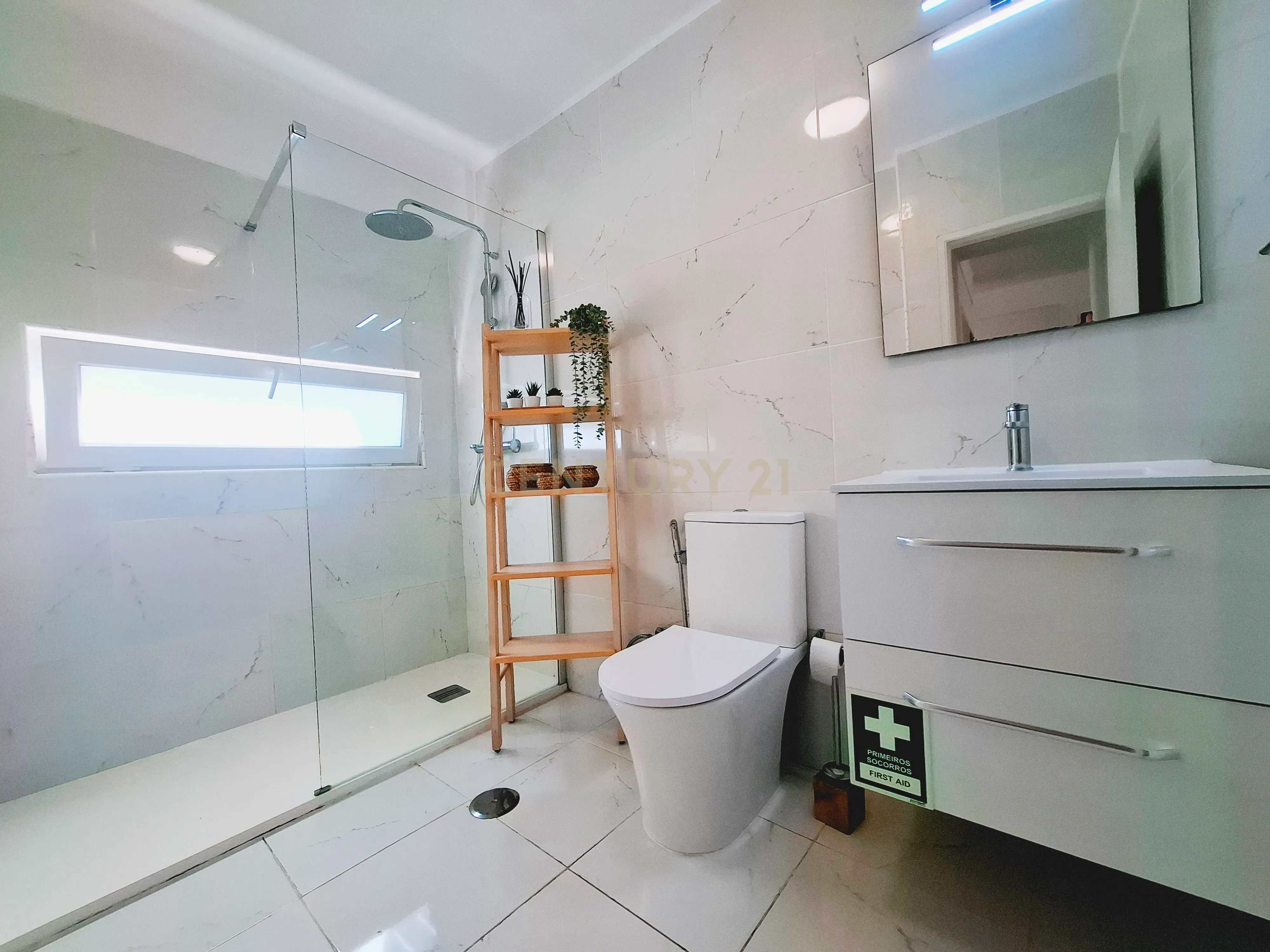 Fotografia 12 de Apartamento T1 Renovado a 150 Metros da Praia dos Pescadores – Albufeira