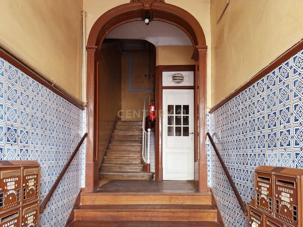  Apartamento T3+2 para Arrendamento em Campolide - Image 36