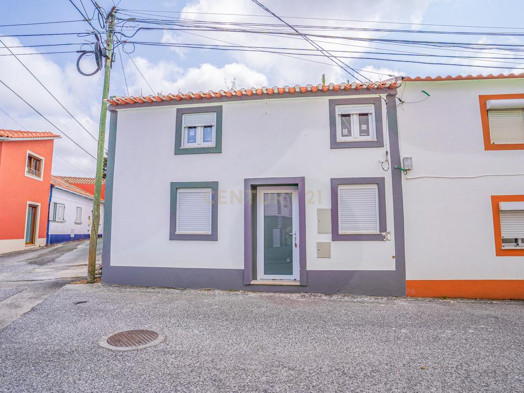 Moradia T2+1 com Terraço – Tornada, a 5 min de Caldas da Rainha - Image 1
