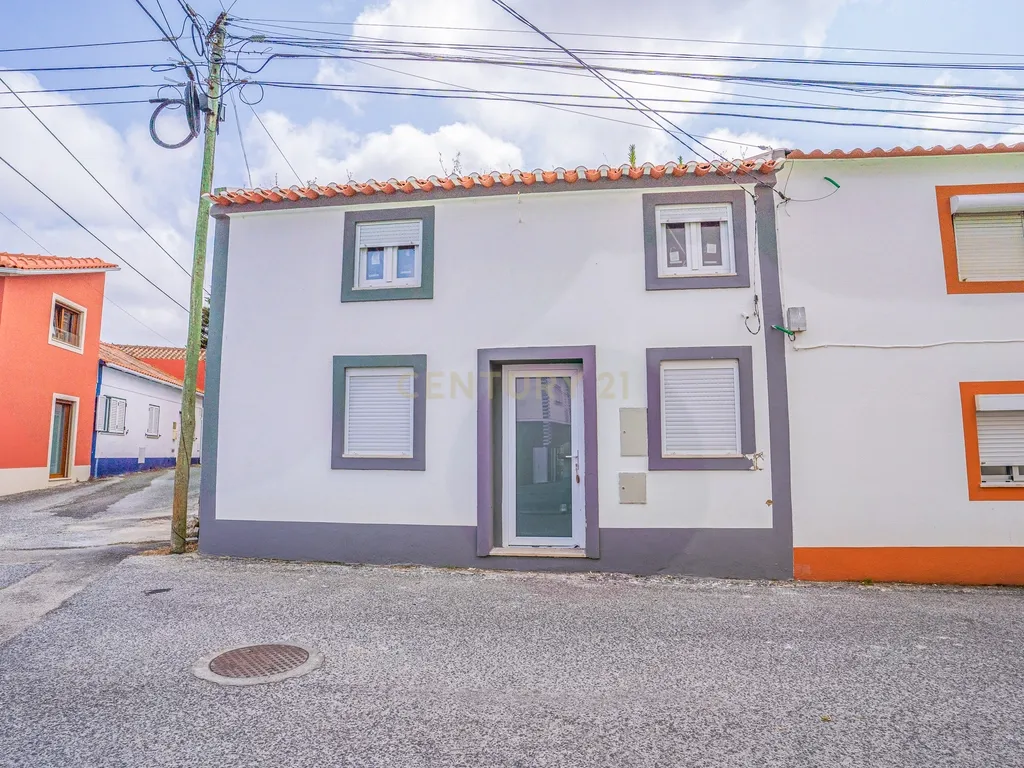 Moradia T2+1 com Terraço – Tornada, a 5 min de Caldas da Rainha - Image 1