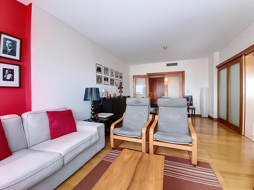 Apartamento T2 em Ponta Delgada com Garagem e Varanda - Image 7