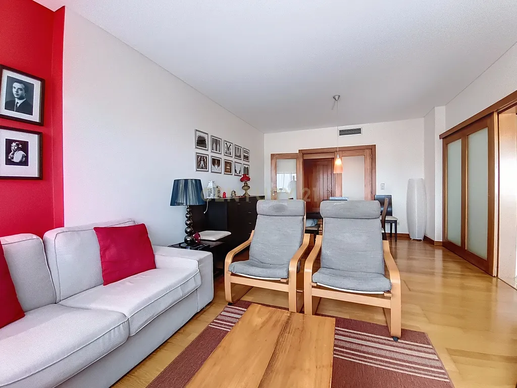 Apartamento T2 em Ponta Delgada com Garagem e Varanda - Image 7