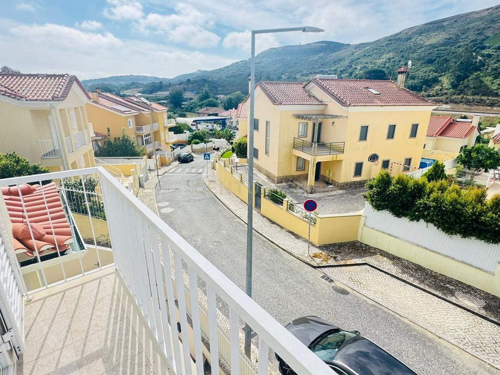 Moradia T4 com piscina aquecida e jardim em Vila Rei, Bucelas - Image 32