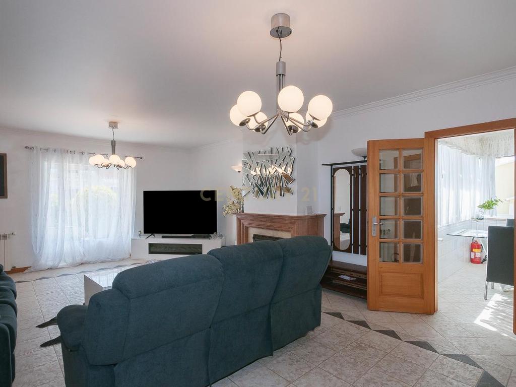 Moradia com 480m2 e piscina, na Ericeira - Image 8