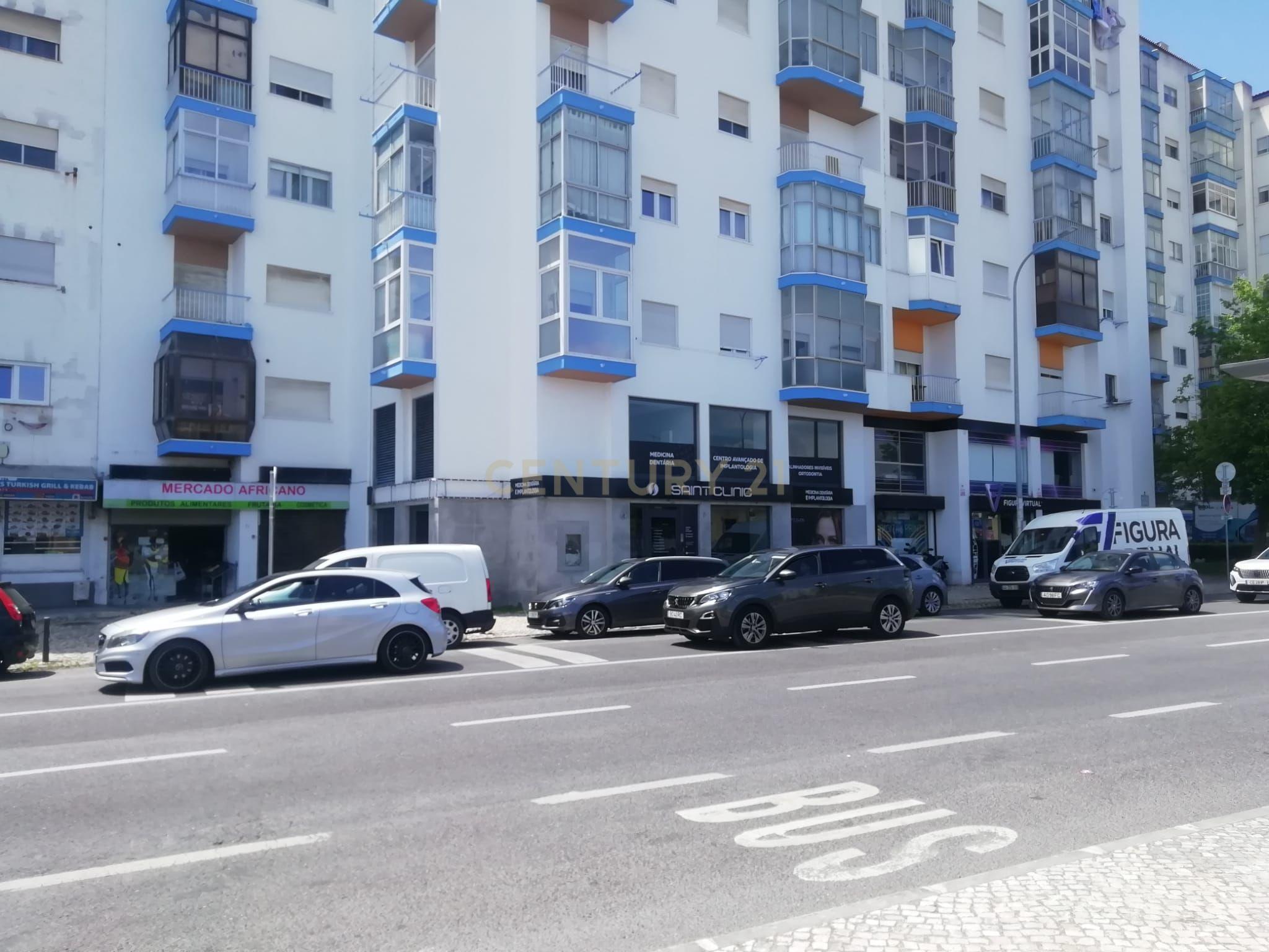 Fotografia 9 de EXCELENTE PARA HABITAÇÃO DE  -   112m2. ou PARA NEGOCIO.    ENTRE A  REBOLEIRA E DAMAIA.