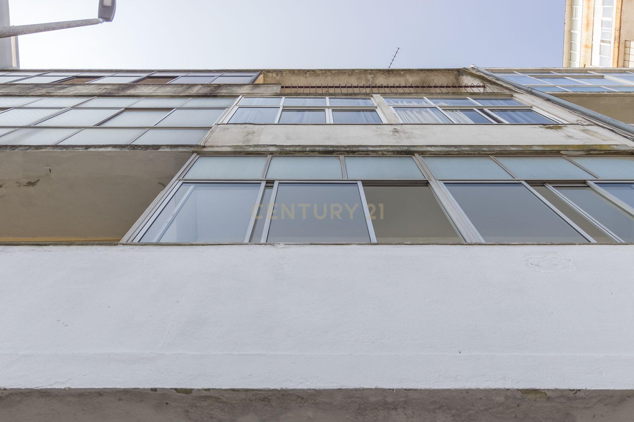 Apartamento T3 Av. Bocage no Barreiro - Image 17