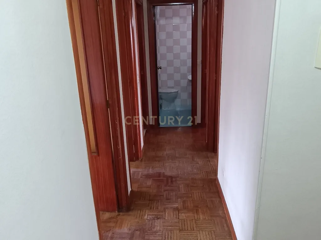 Apartamento em Madrid com 3 Quartos e Vista para a Cidade - Image 5