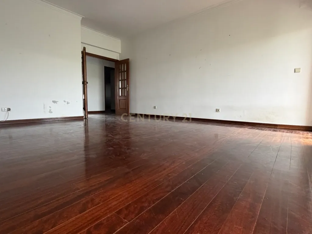 Apartamento T3 com Varandas e Vista Panorâmica no Bonfim, em Setúbal - Image 4