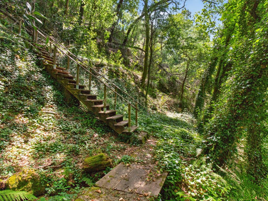 Duas Propriedades Únicas no Gerês com Acesso Direto ao Rio e Ancoradouro Privado - Image 36