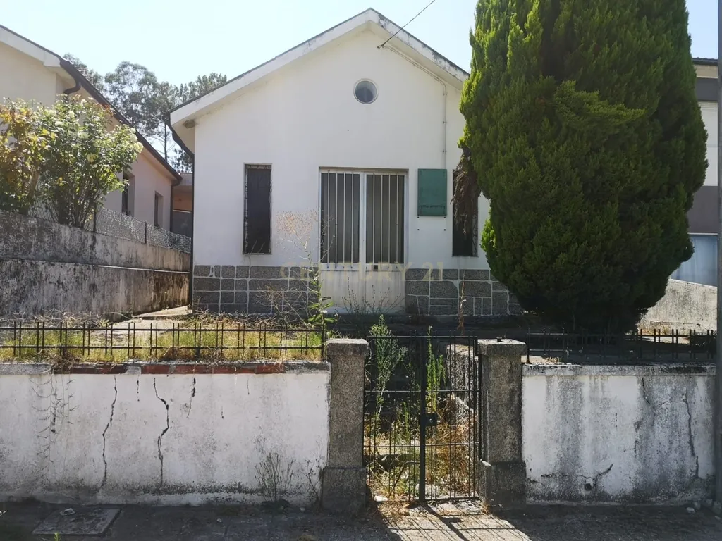 Edificio urbano, Casa para remodelação - Castelões, Penafiel - Image 1
