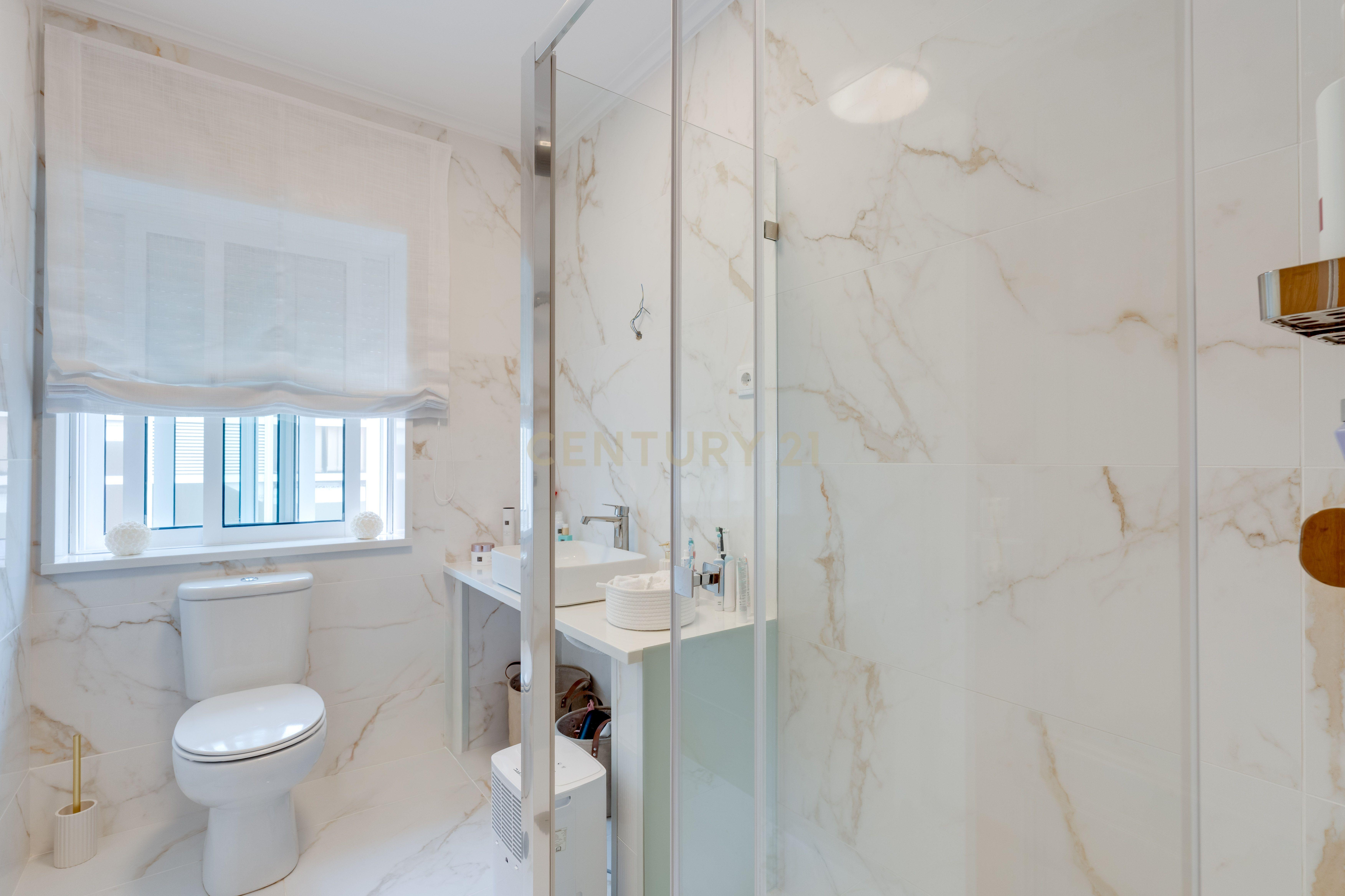 Fotografia 11 de T2+2 Duplex c/ Sótão amplo (248m²) | S. Félix Marinha
