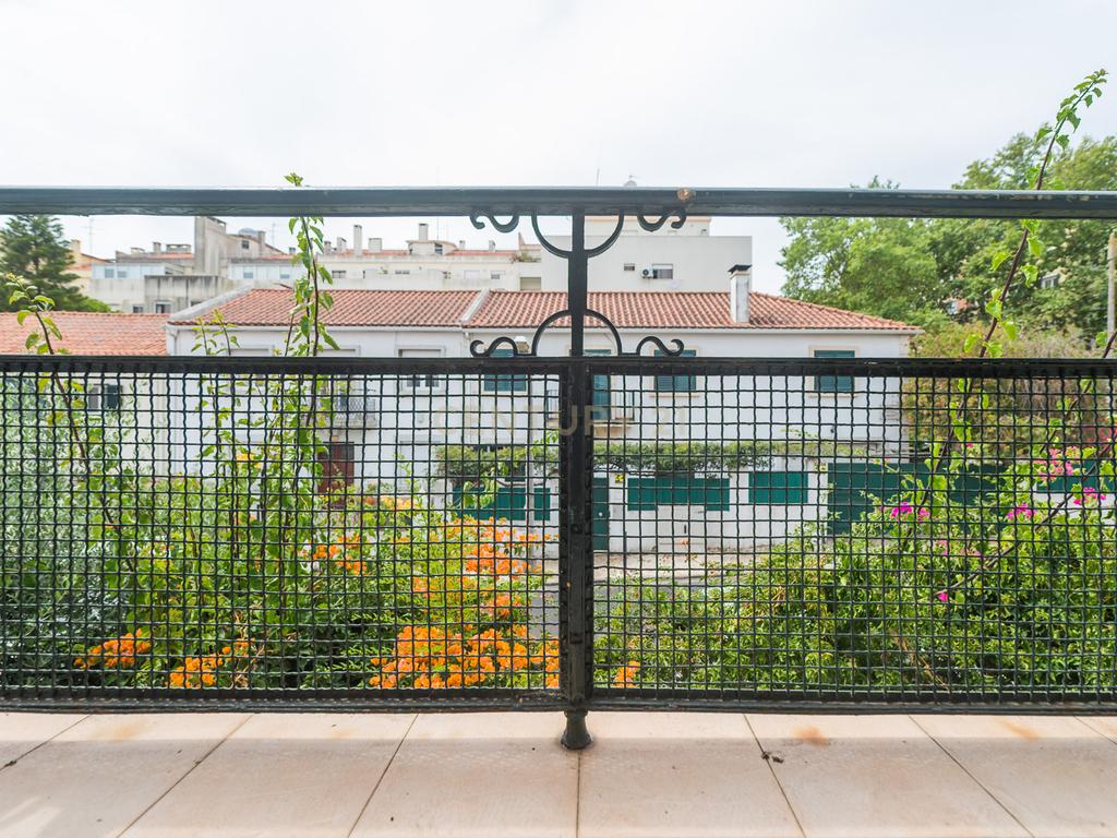 Moradia T3 + 1 Renovada com Jardim e Piscina em Penha de França, Lisboa - Image 48
