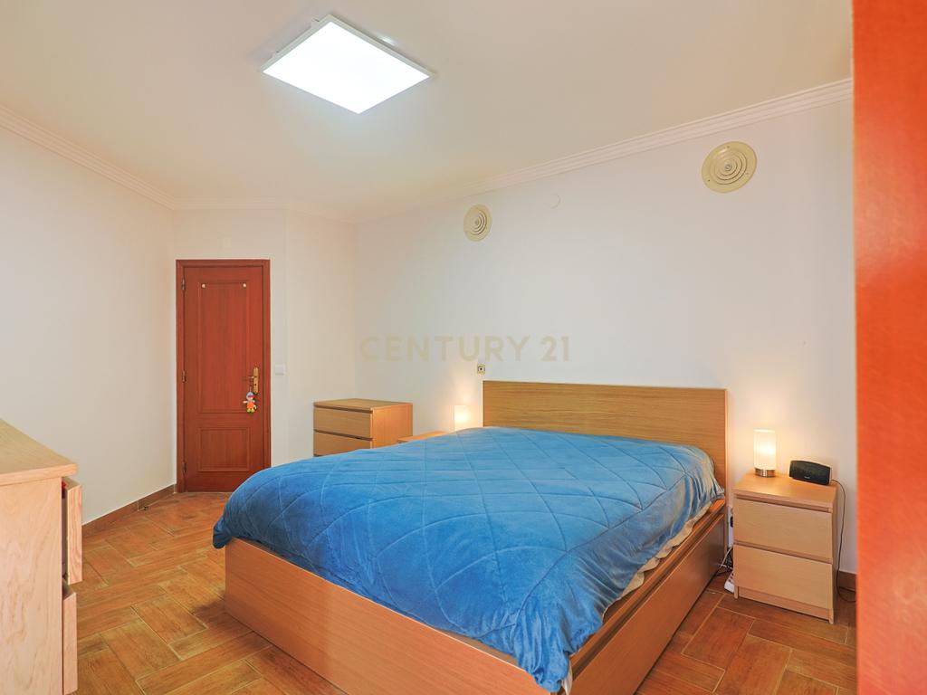 Apartamento T2 nas Quintinhas, Charneca de Caparica, com Terraço e Garagem - Image 5