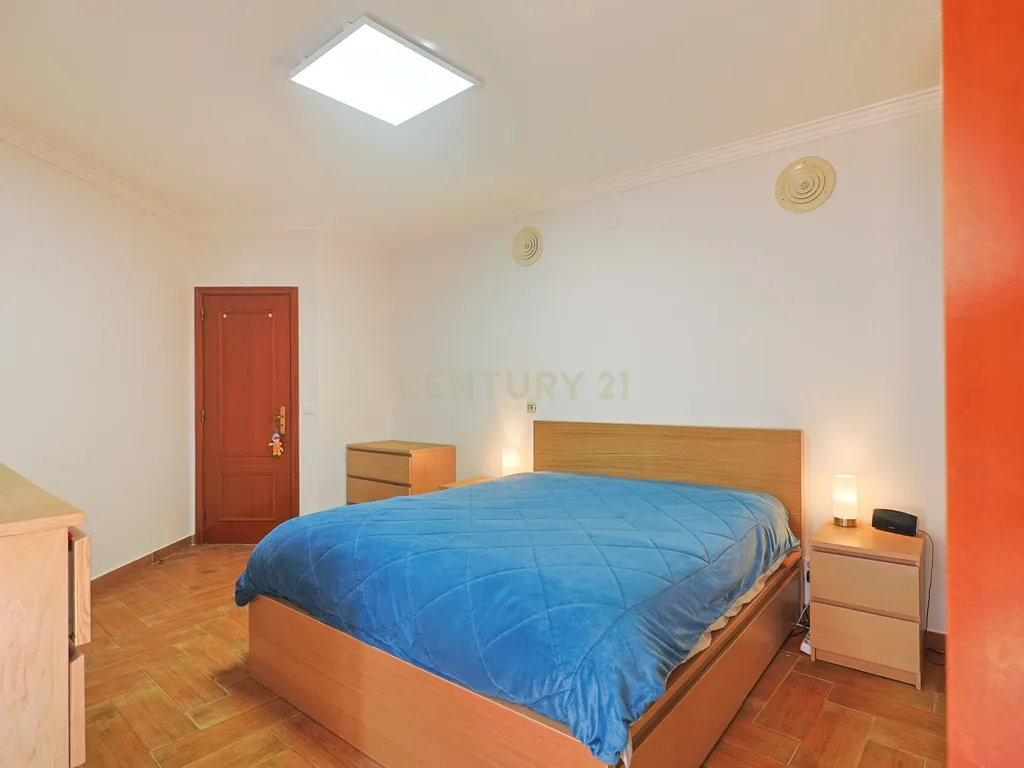 Apartamento T2 nas Quintinhas, Charneca de Caparica, com Terraço e Garagem - Image 5
