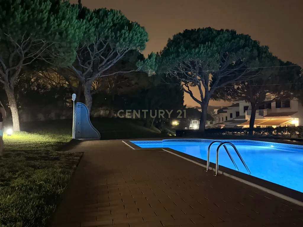 Moradia na Praia da Falésia em condomínio privado com piscina, e grande jardim. - Image 54