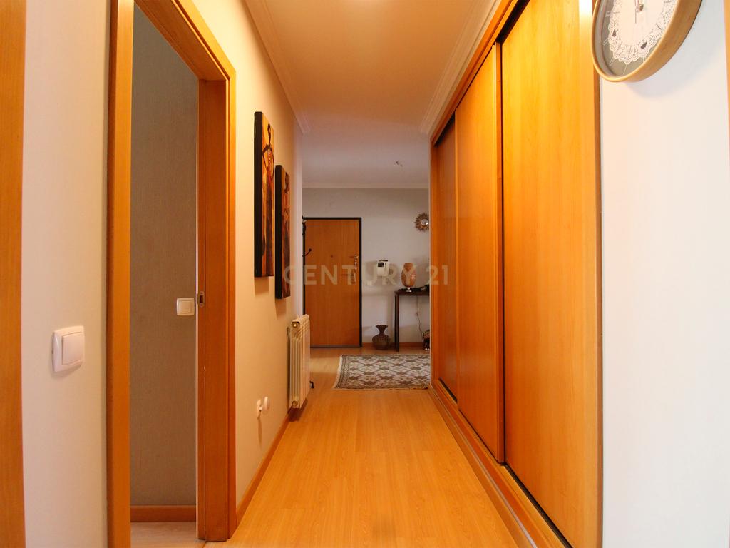 Apartamento T4 com Parqueamento, nas Caldas da Rainha - Image 13