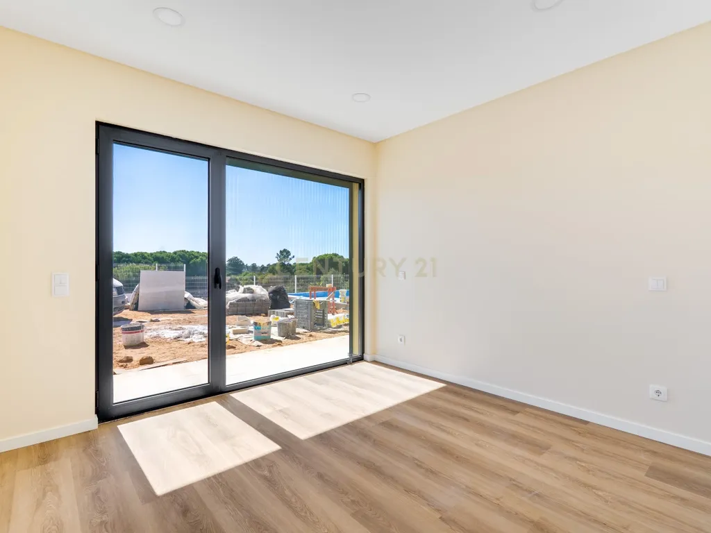 Moradia T4+1 de construção nova com piscina infinita | Caramujeira, Lagoa - Image 27