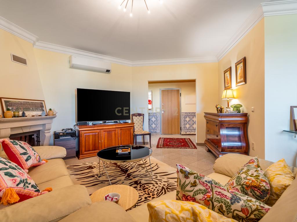 Apartamento T3 com Vista Mar, Piscina e Estacionamento – Edifício Belo Horizonte | Correeira, Albufeira - Image 3