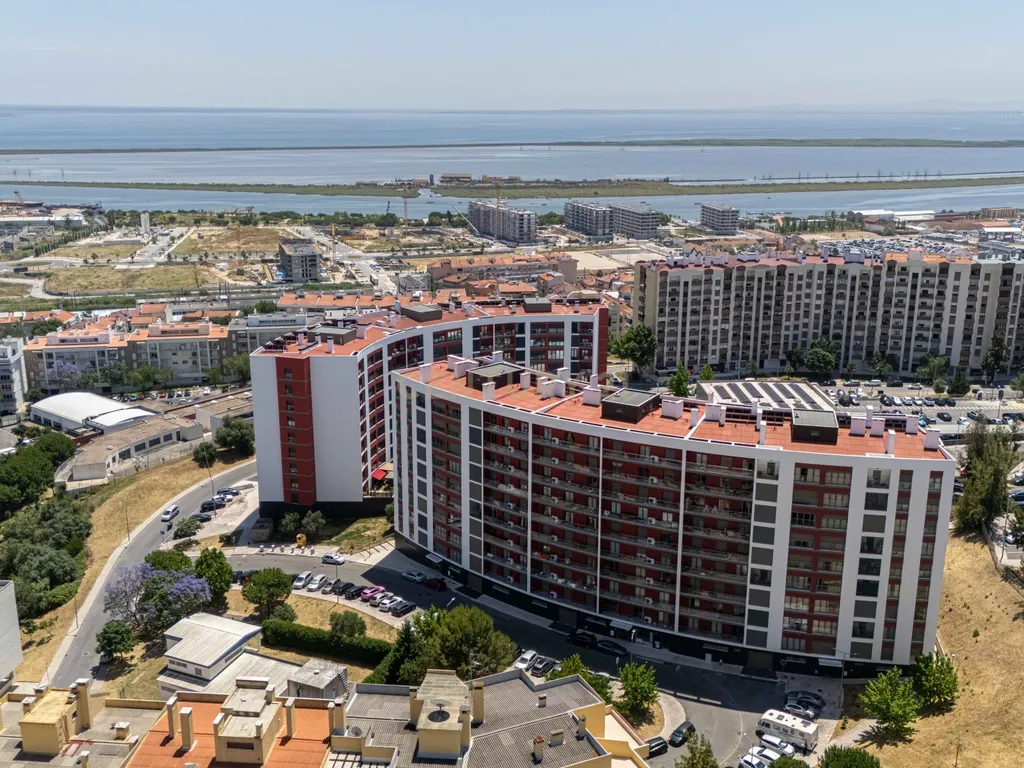 Apartamento Collection | T3 Premium Semi-Novo, Totalmente Mobilado, com Terraço Exclusivo e Box para 3 Viaturas - Image 37