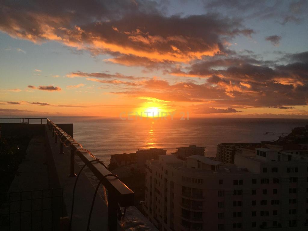 Penthouse com Vista Mar em Funchal, Madeira - Image 48